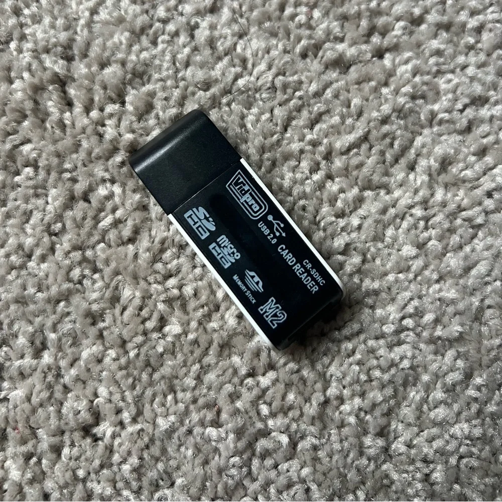 40. Vinpro USB 2.0 Card Reader